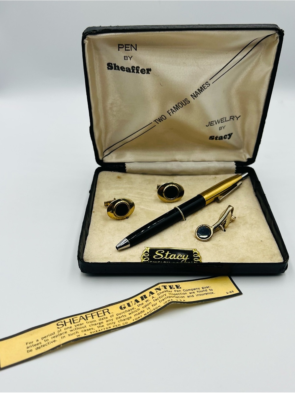 Men’s Black and Gold Pen & Cufflink Set